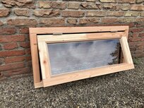 Douglas uitzetraam 99x49 met plexi glas