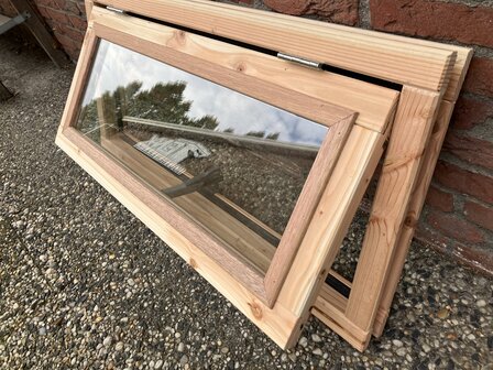 Douglas uitzetraam 99x49 met dubbel glas