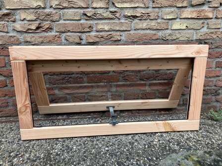 Douglas uitzetraam 99x49 met plexi glas