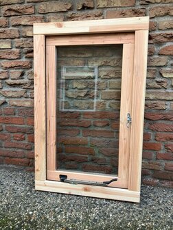 Douglas uitzetraam 62.5x99 met dubbel glas