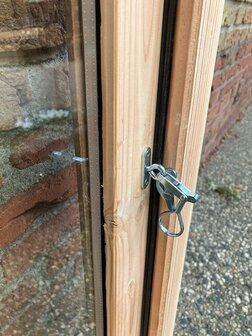 Douglas uitzetraam 62.5x99 met dubbel glas