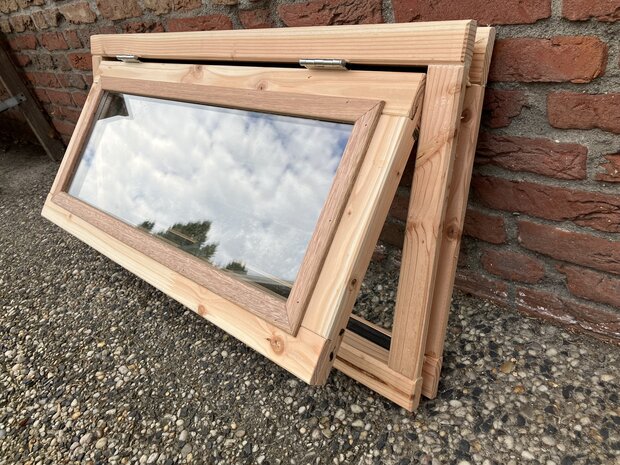 Douglas uitzetraam 99x49 met dubbel glas