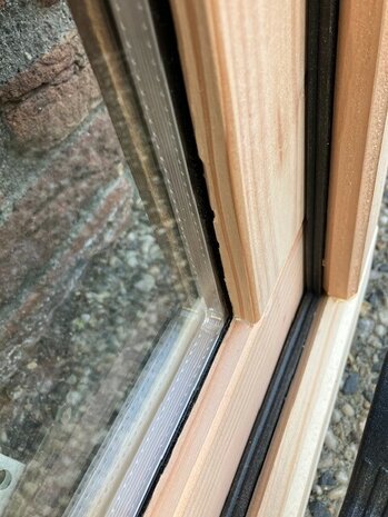 Douglas uitzetraam 62.5x99 met dubbel glas